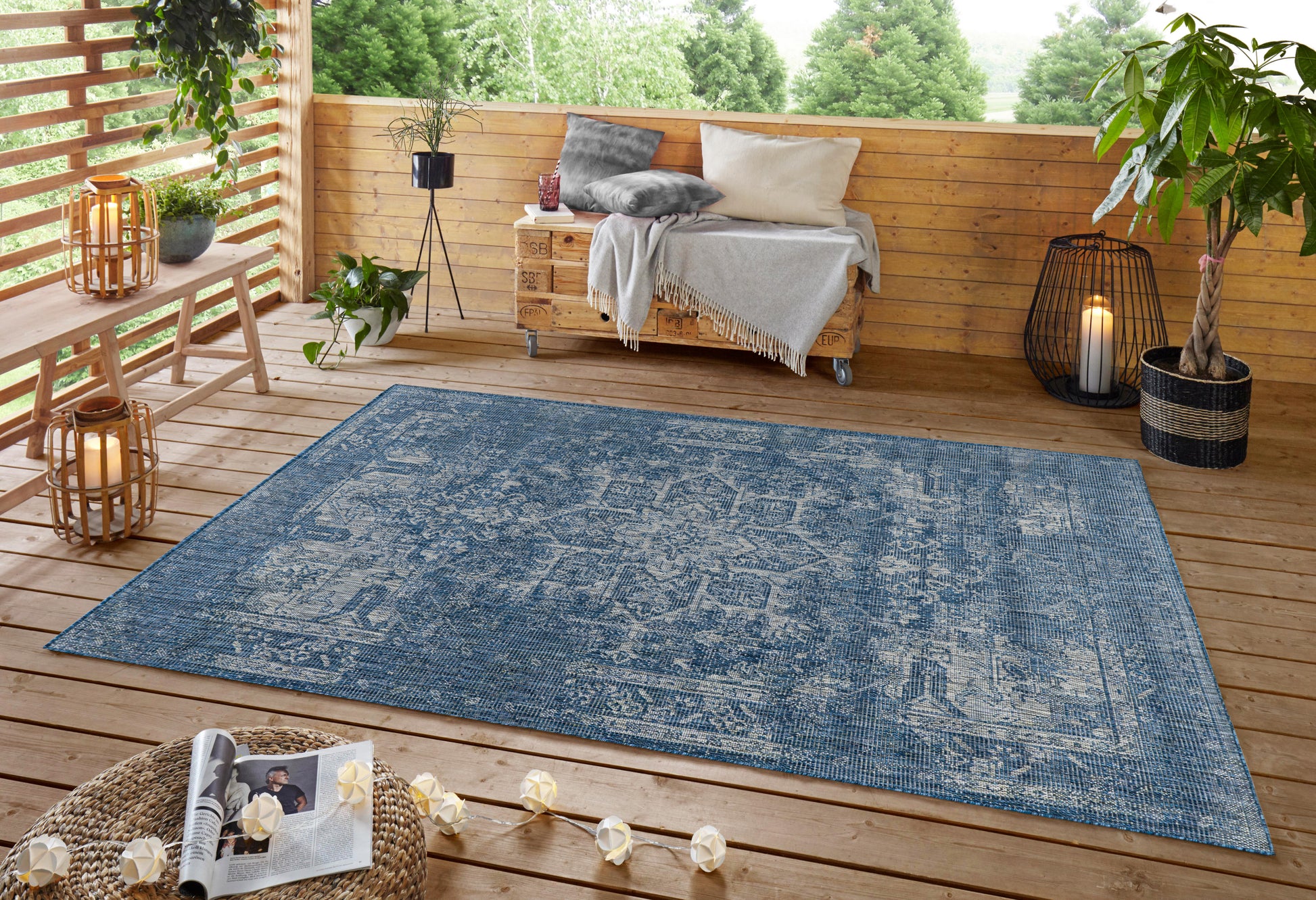 Revere Transitional Navy Blue Azure Distressed Indoor/Outdoor Rug